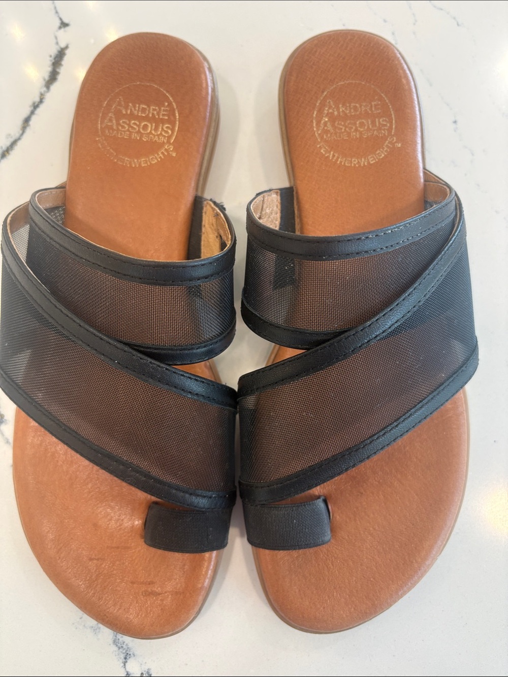 Andre Assous Black “Featherweights” Mesh Toe-Loop Slide Sandals sz 8